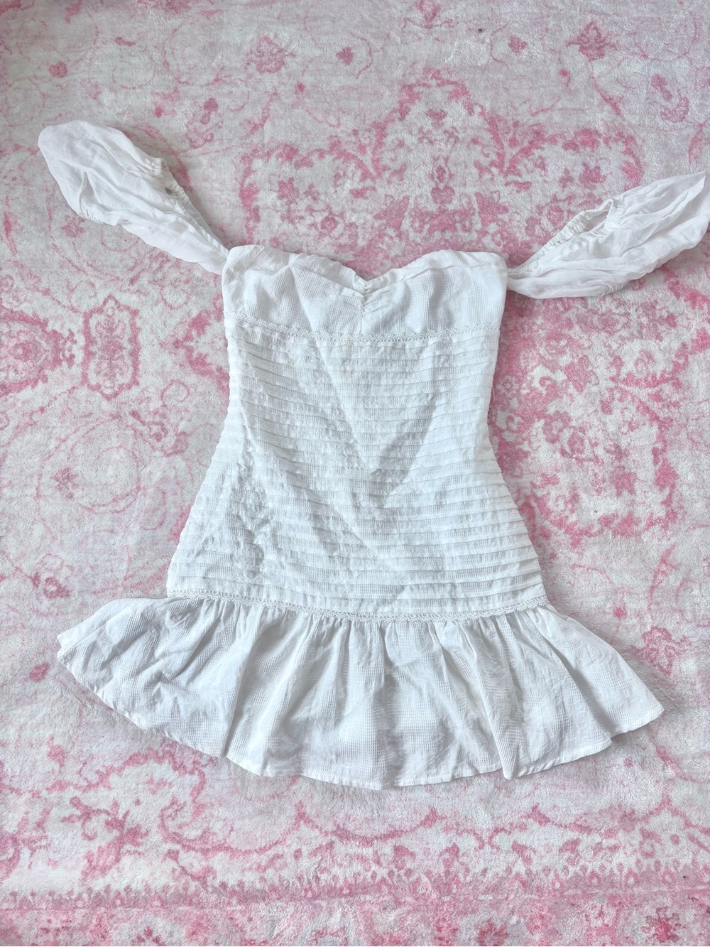 Hello Molly white dress!! Size XS 🐚⭐️🥂🧖‍♀️🪞